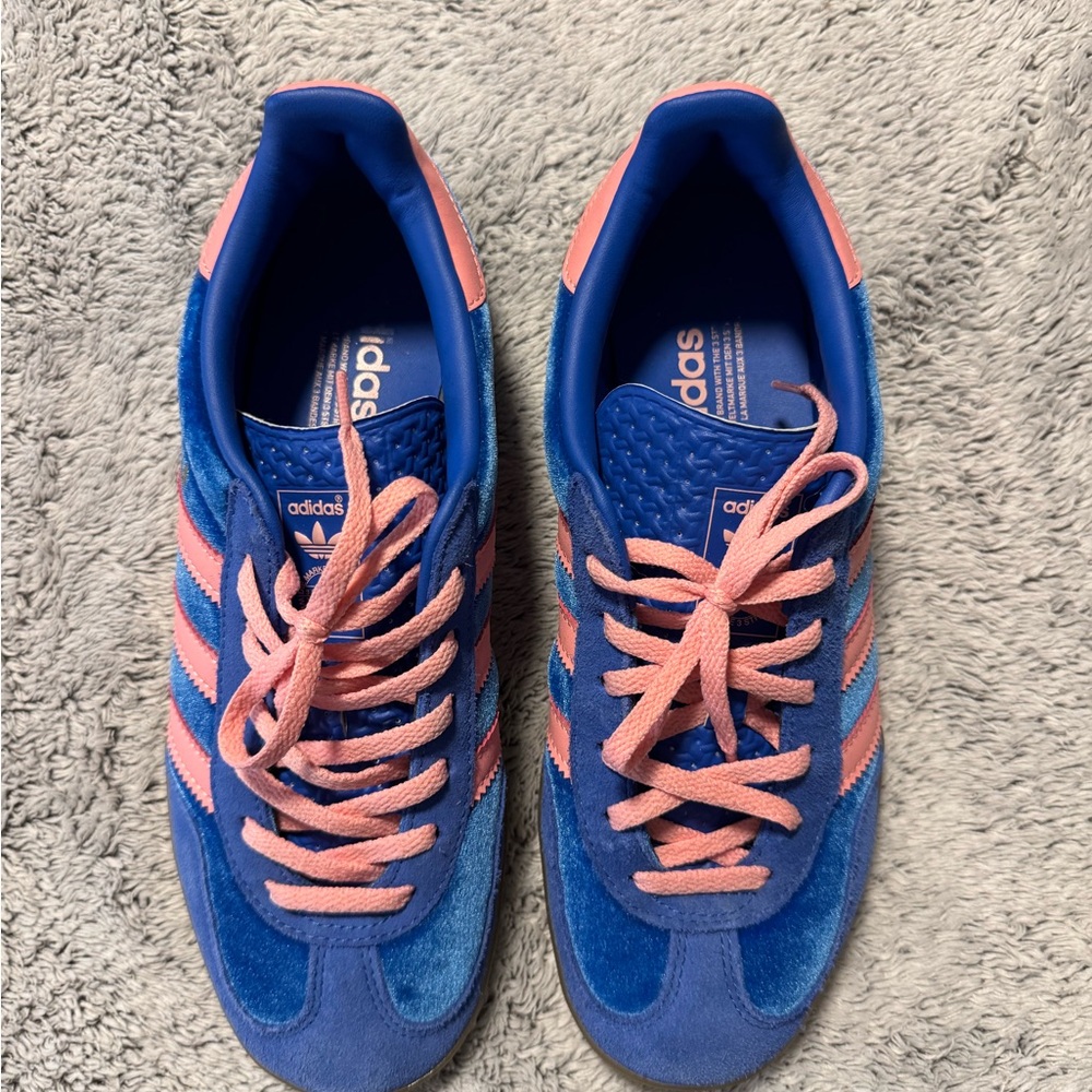 adidas Women's Royal Blue & Pink Retro Runner Sneakers